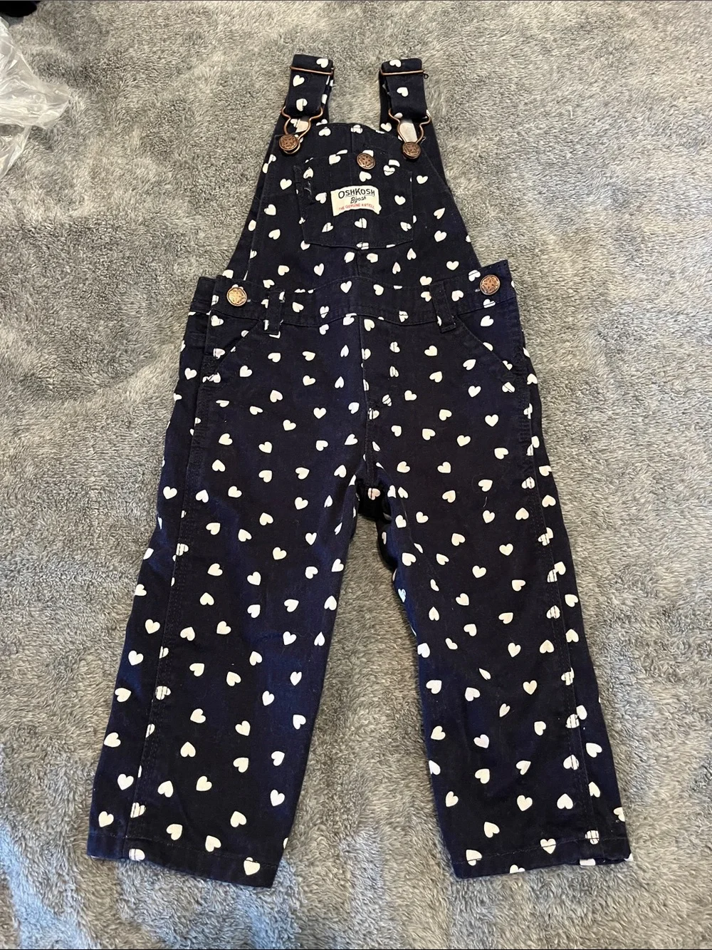 💕 2/$15 Oshkosh Navy Blue w/Hearts Overalls-12M